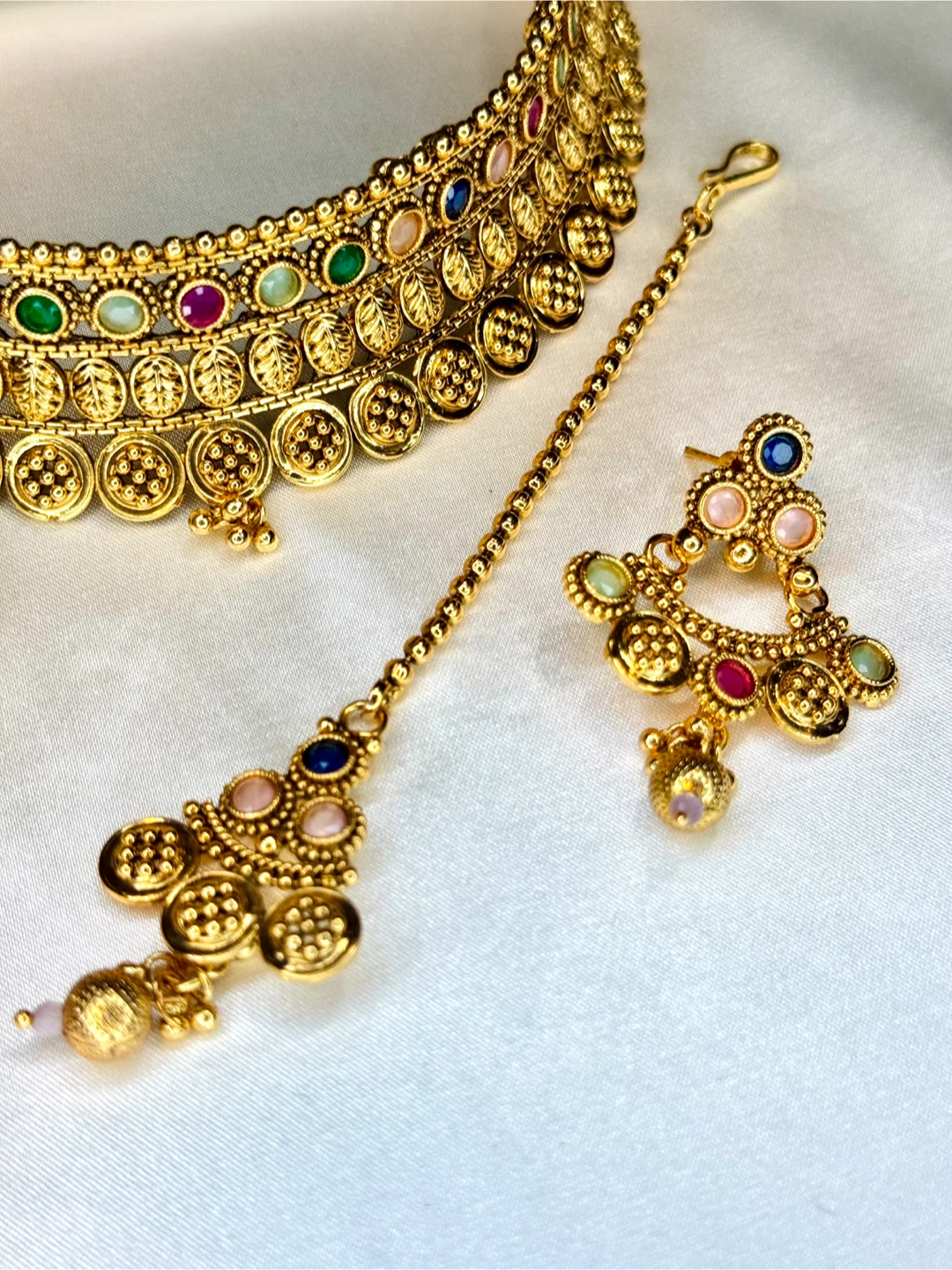 Gold Choker Necklace Set with Earrings and Tikka - photo 2
