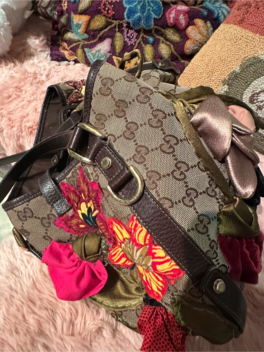 Gucci Monogram Canvas Floral Appliqué Shoulder Bag - photo 4