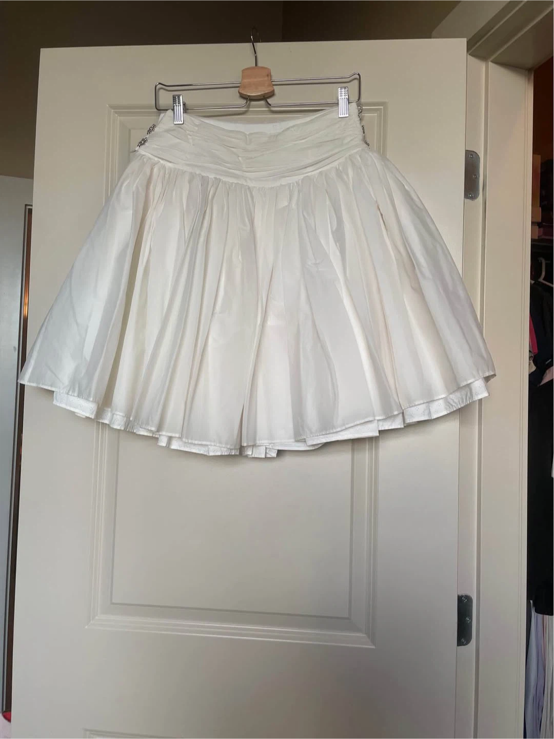 New KPOP style white puffy skirt size M - photo 3