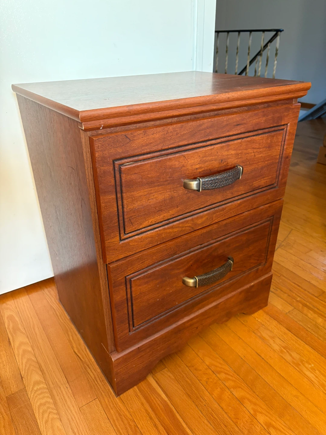 2 Nightstands