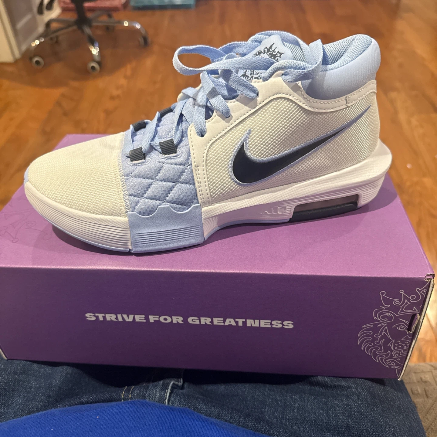 Nike LeBron Witness VIII "Tiger" Basketball Shoes