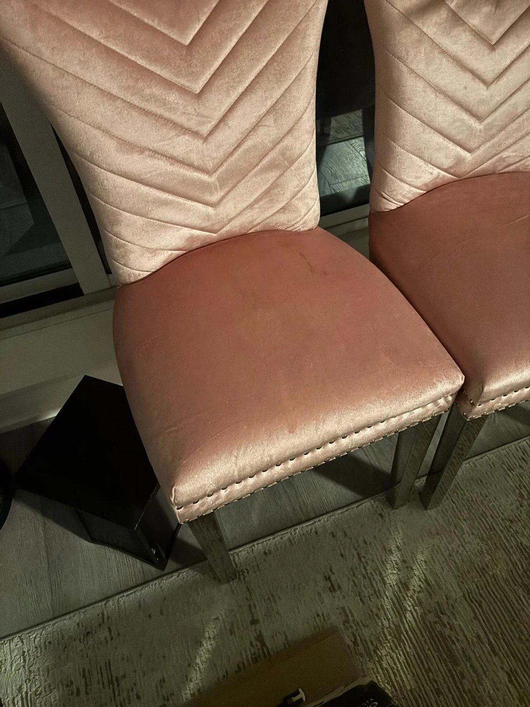 Set of 2 Pink Velvet Accent Chairs