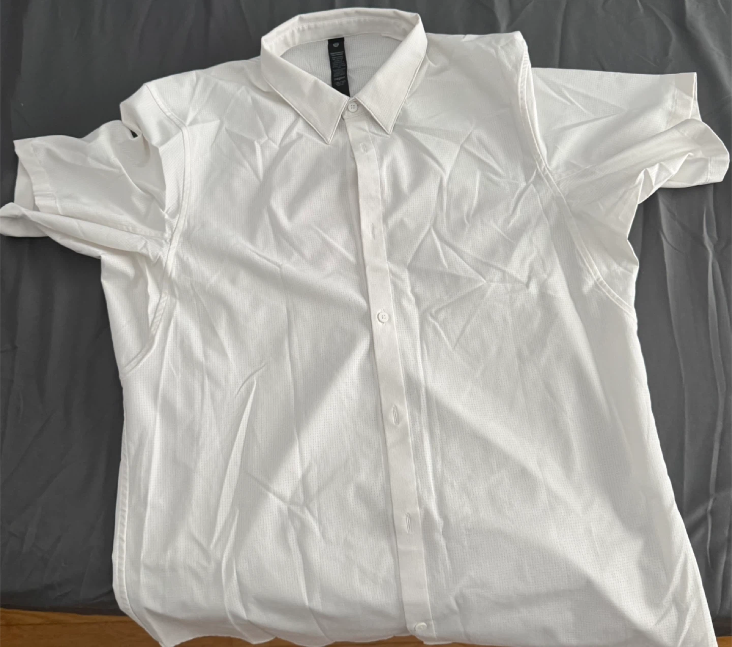 Lululemon Mens XL White Short Sleeve Button Up Shirt