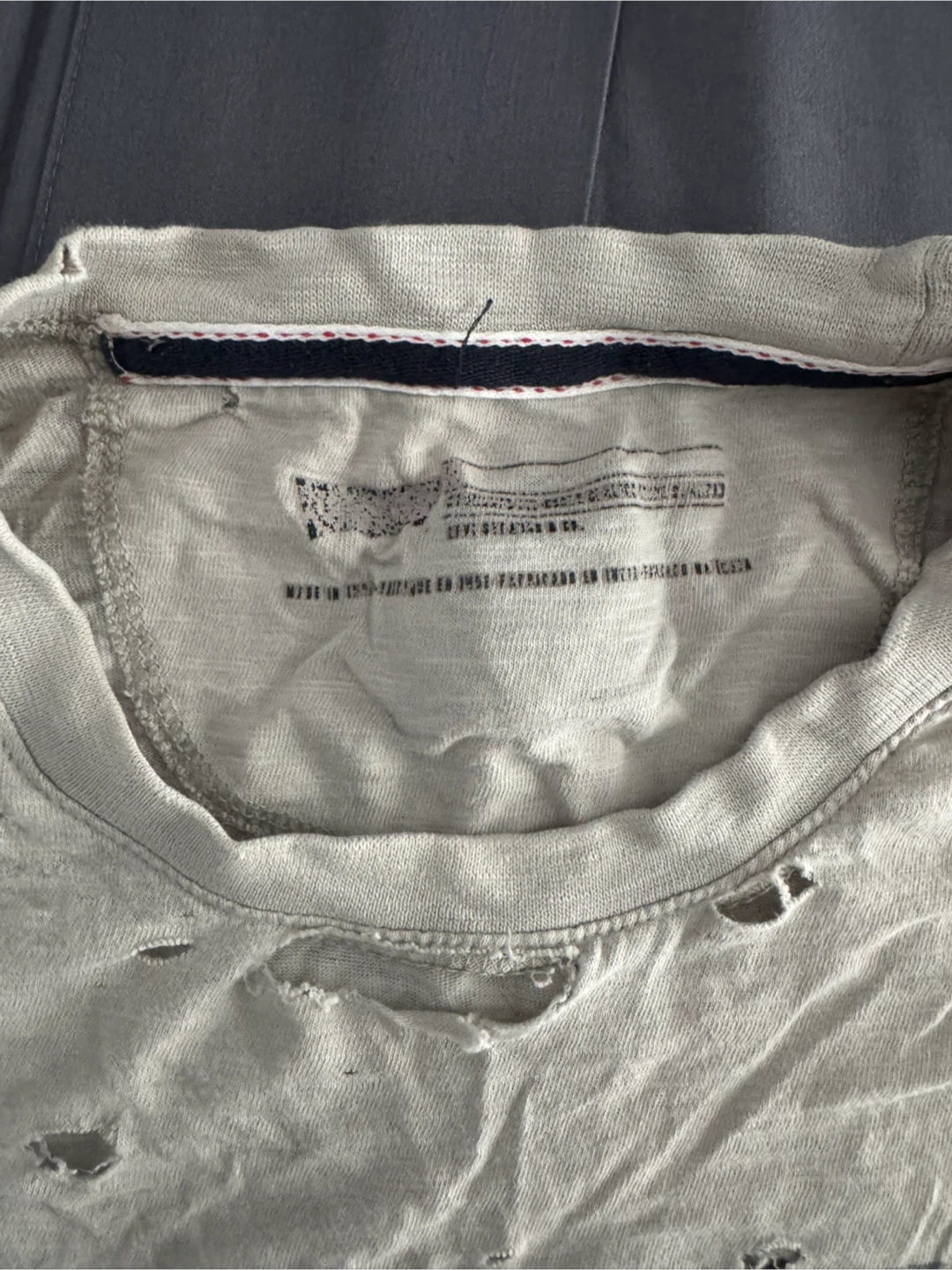 Vintage Men's Levi’s Distressed T-Shirt - photo 2