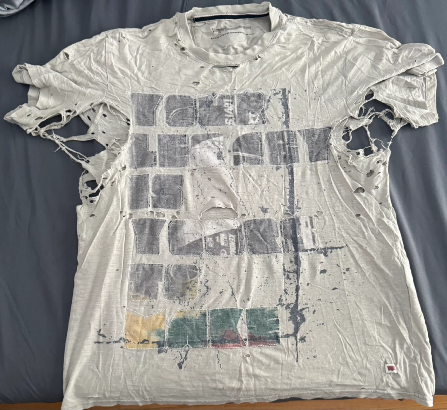 Vintage Men's Levi’s Distressed T-Shirt