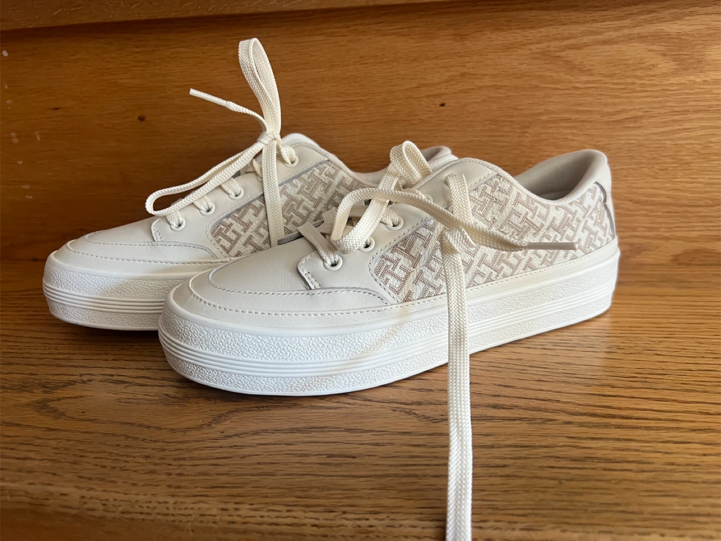 Tommy Hilfiger Women's Sneakers 7.5 US / 38 EU - Ivory Petal - photo 3