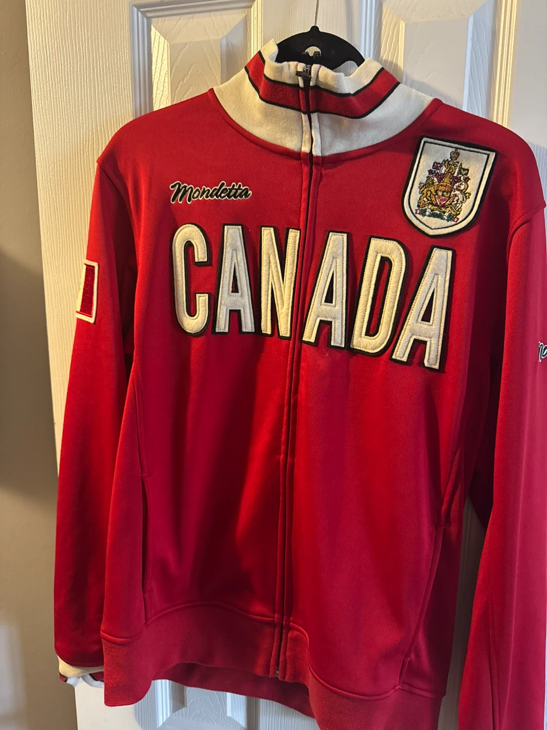 Mondetta Canada zip-up jacket - Medium size