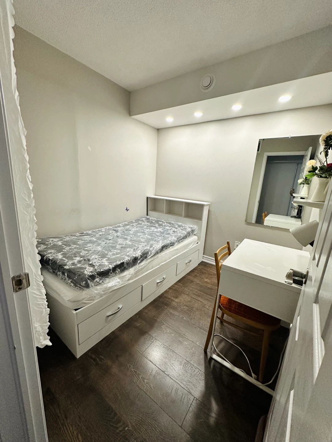 PRIVATE BEDROOM FOR RENT