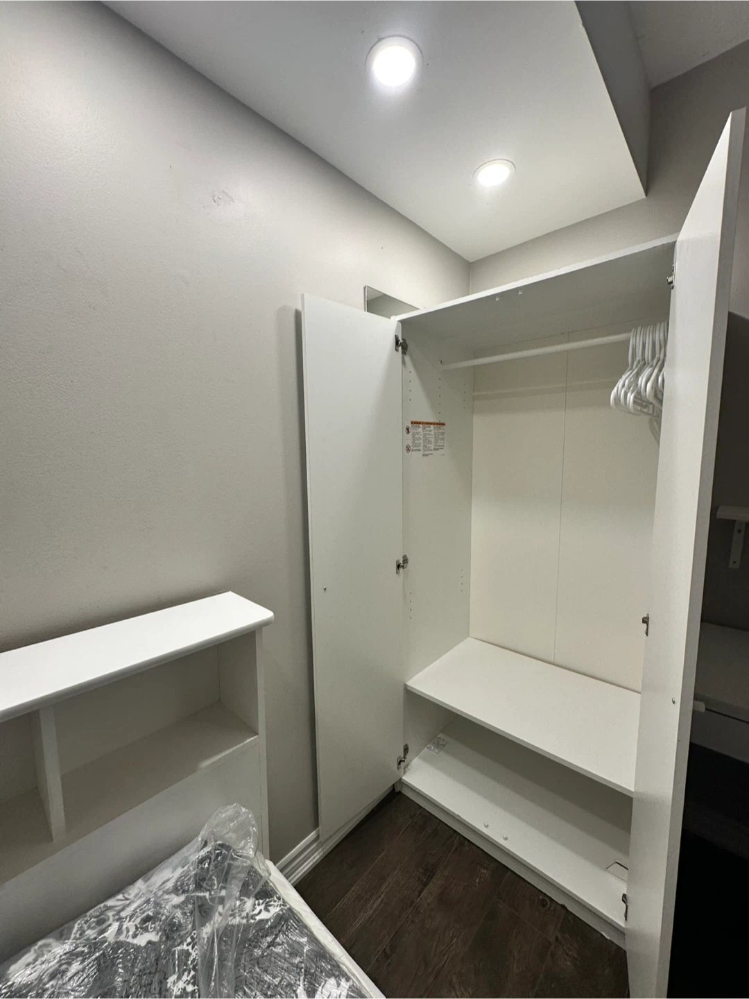 PRIVATE BEDROOM FOR RENT - photo 2