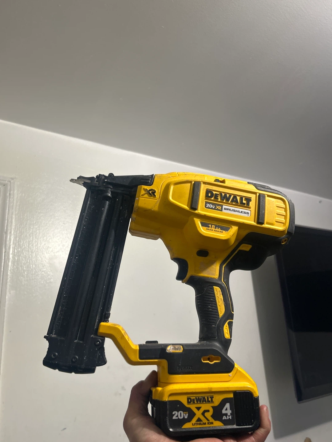 DeWalt 20V XR Brushless 18-Gauge Brad Nailer