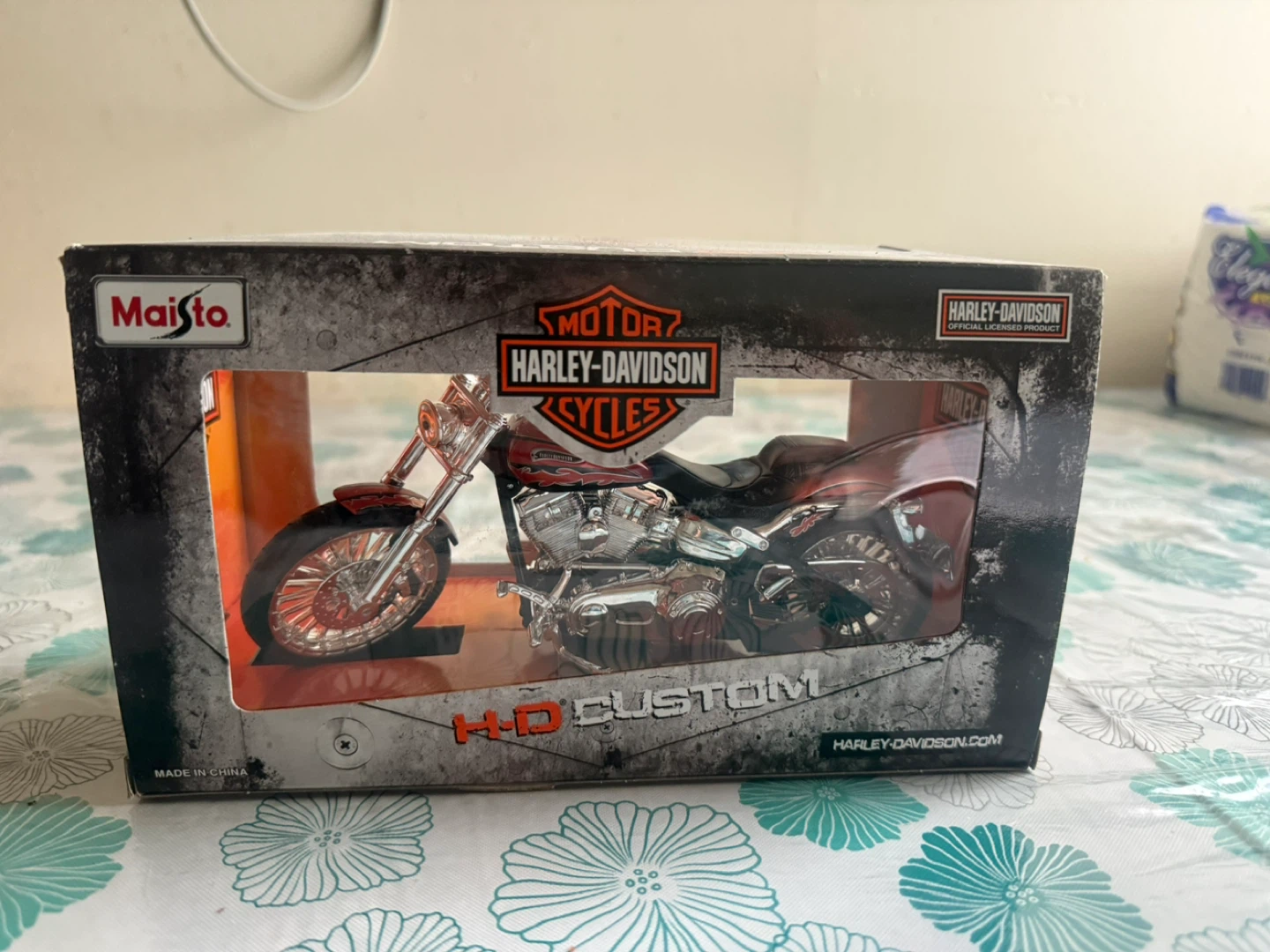 Maisto Harley-Davidson HD Custom Motorcycle Model