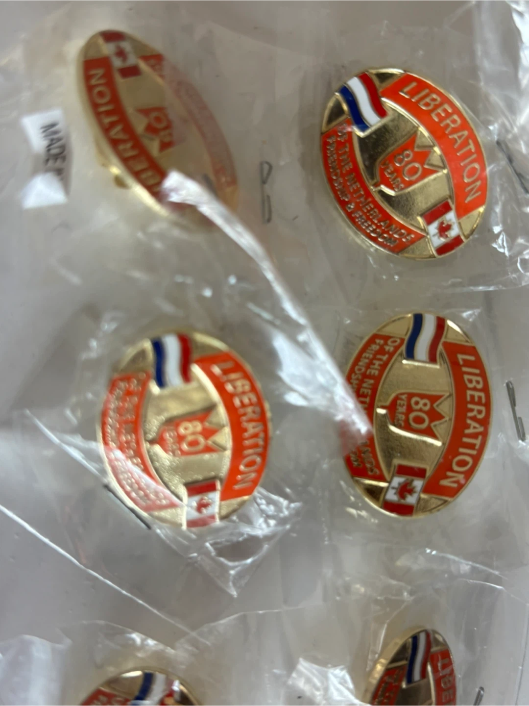 Set of 6 Dutch Liberation 80 Years Commemorative Pins - photo 2