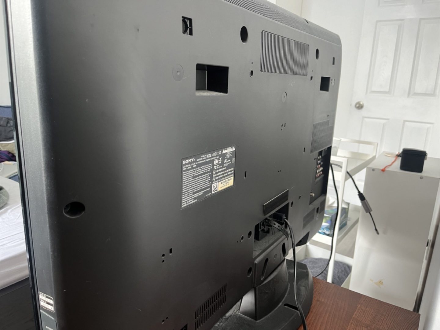 Sony TV 40’ w/ FREE hdmi cable - photo 3