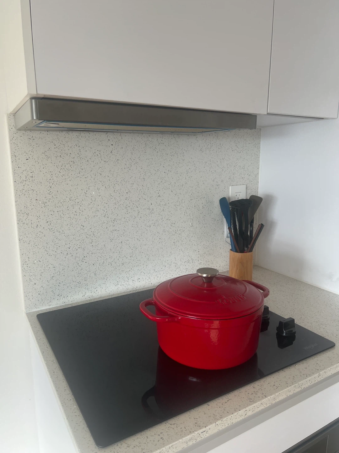 Lodge Enamelled Cast Iron Dutch Oven - photo 3