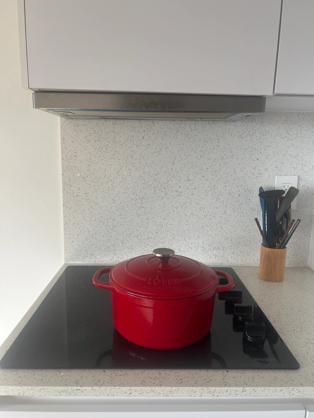 Lodge Enamelled Cast Iron Dutch Oven - photo 2