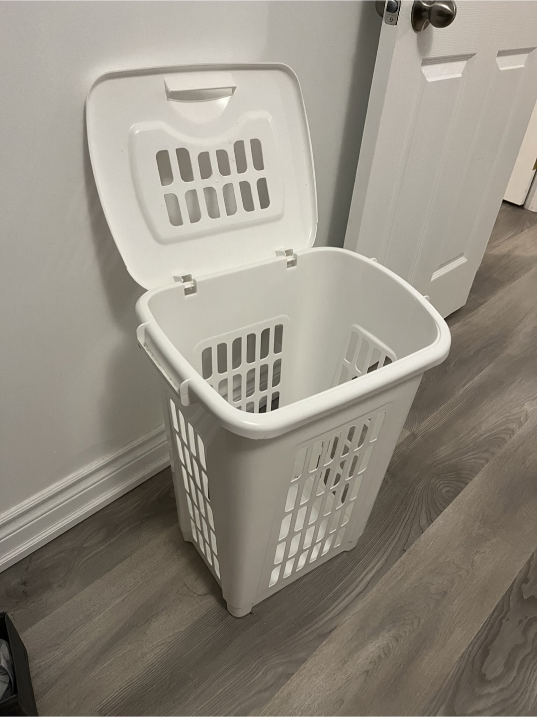 White Laundry Basket with Lid - photo 2