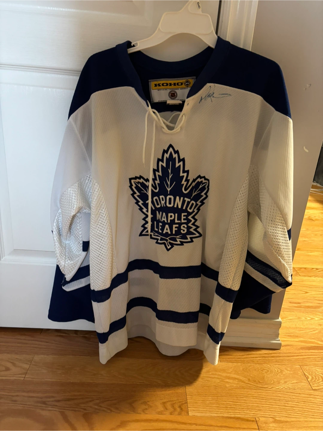 Darryl Sittler autographs hockey adult M jersey and ticket stub