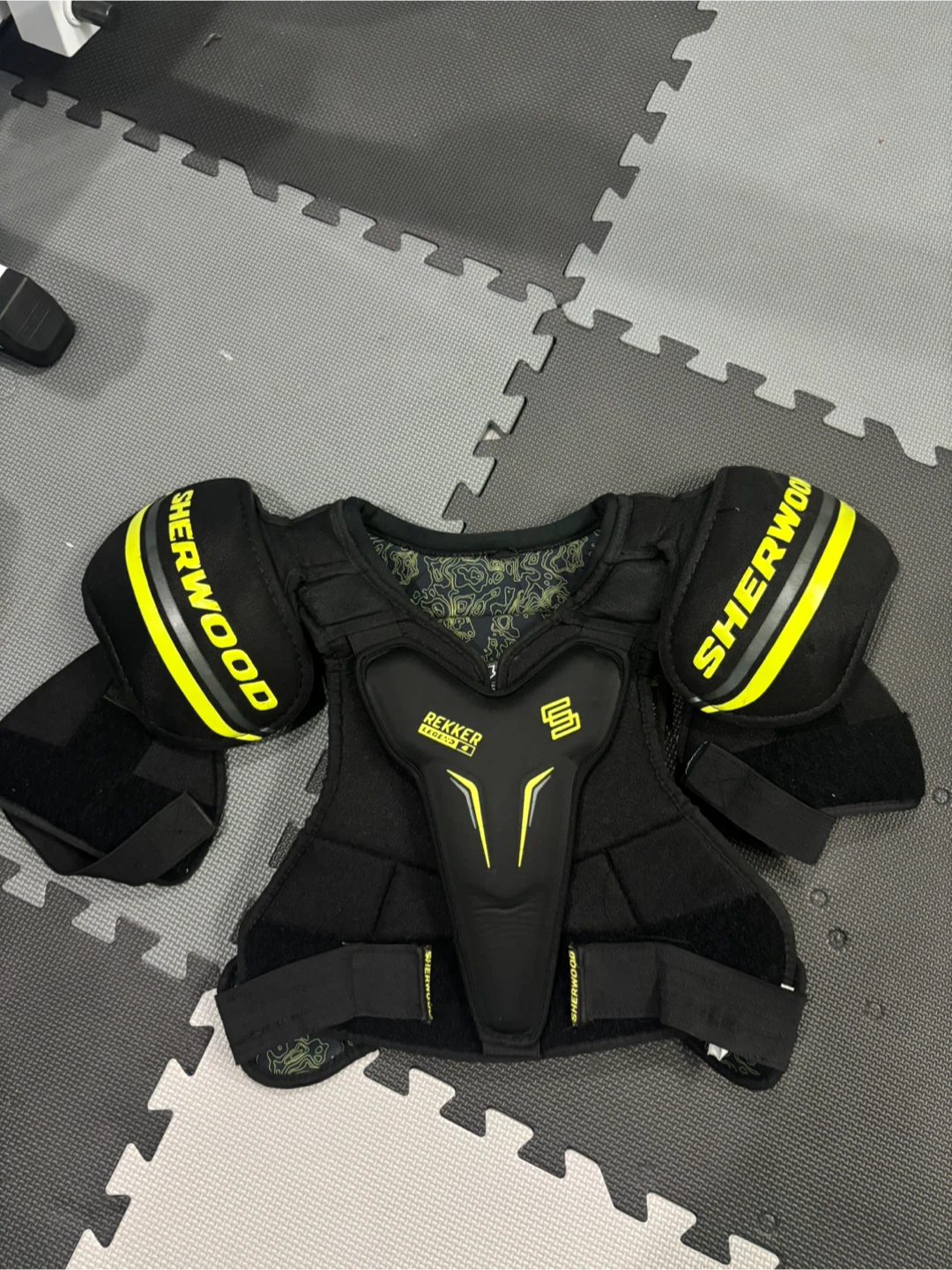 Sherwood Rekker EK365 Shoulder Pads - SR/M