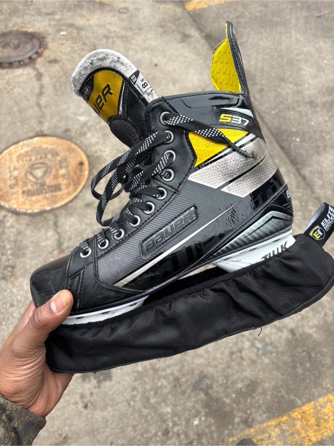 Bauer S37 Hockey Skates