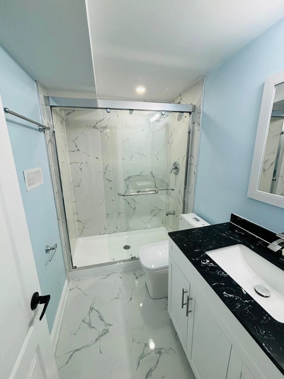 Full Basement Apartment for Rent - Downtown Brampton - photo 4