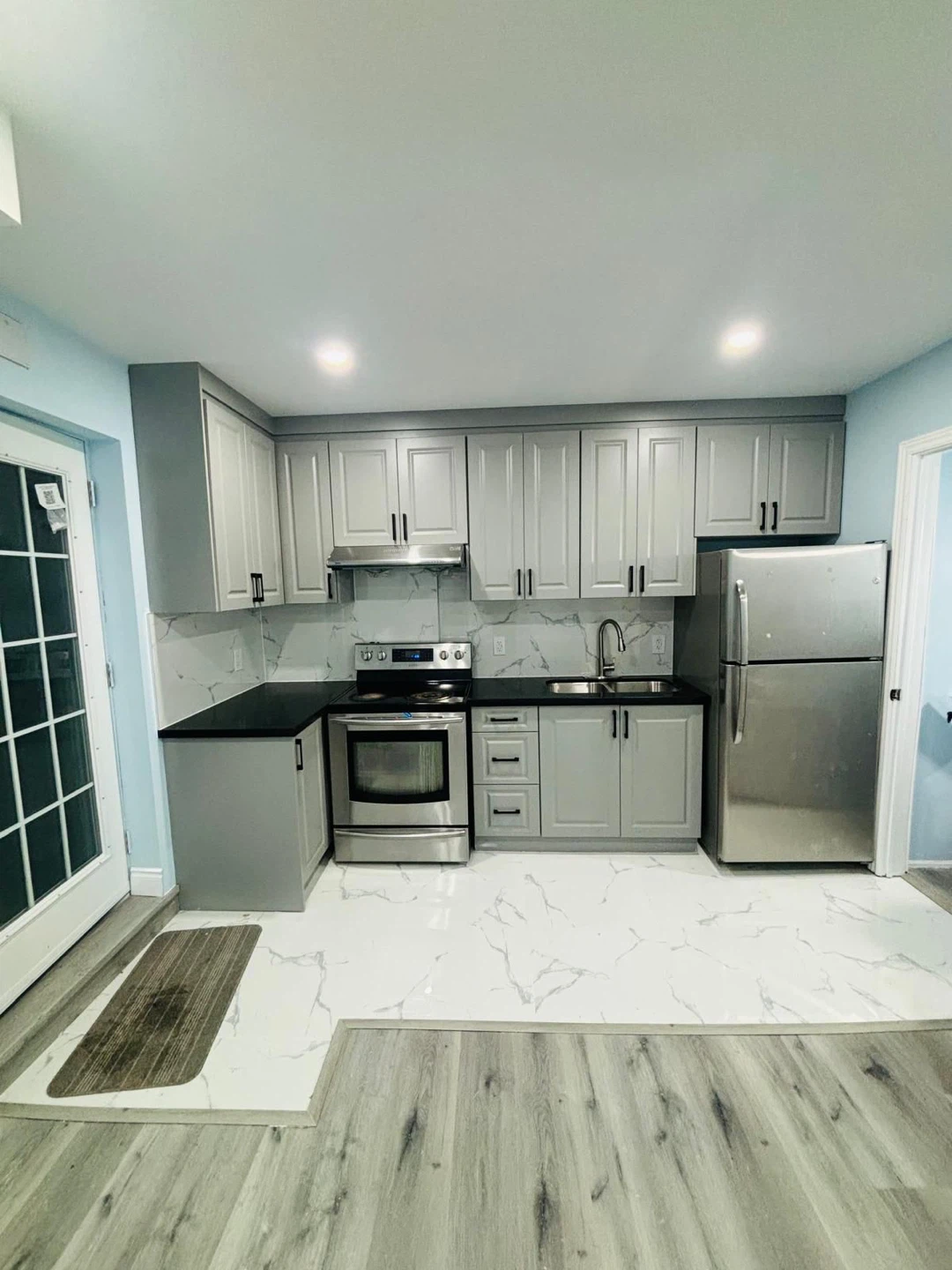 Full Basement Apartment for Rent - Downtown Brampton - photo 2