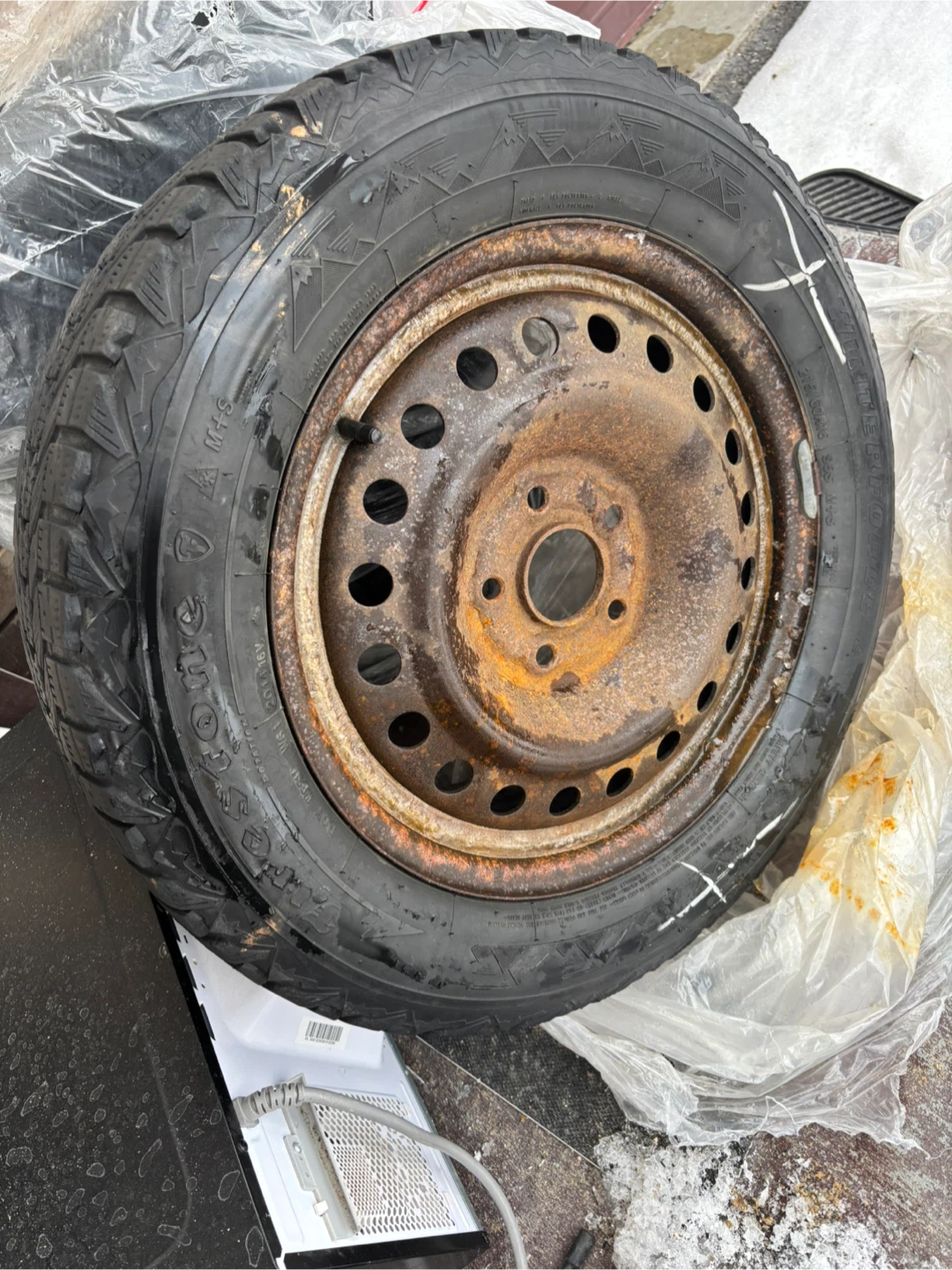Firestone Snow Tire 215/60R16