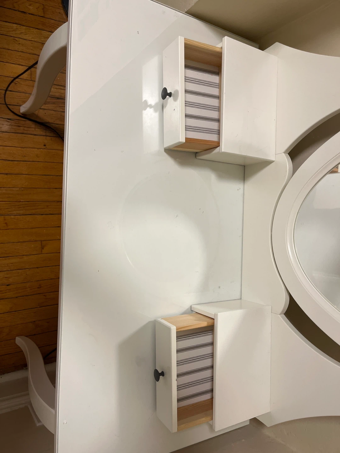 White Vanity Table with Oval Mirror - photo 3