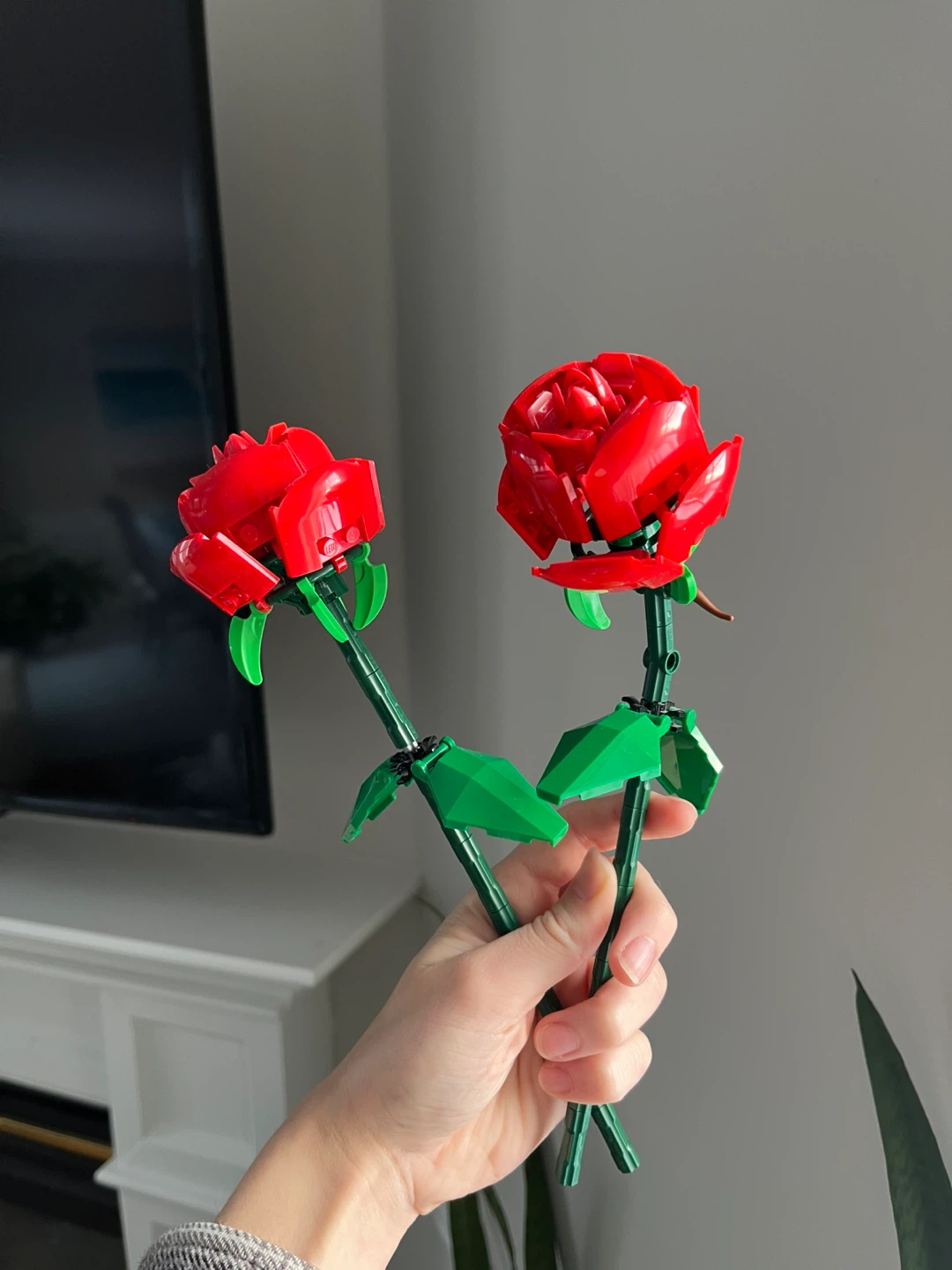 LEGO Red Roses (2 stems) - photo 2