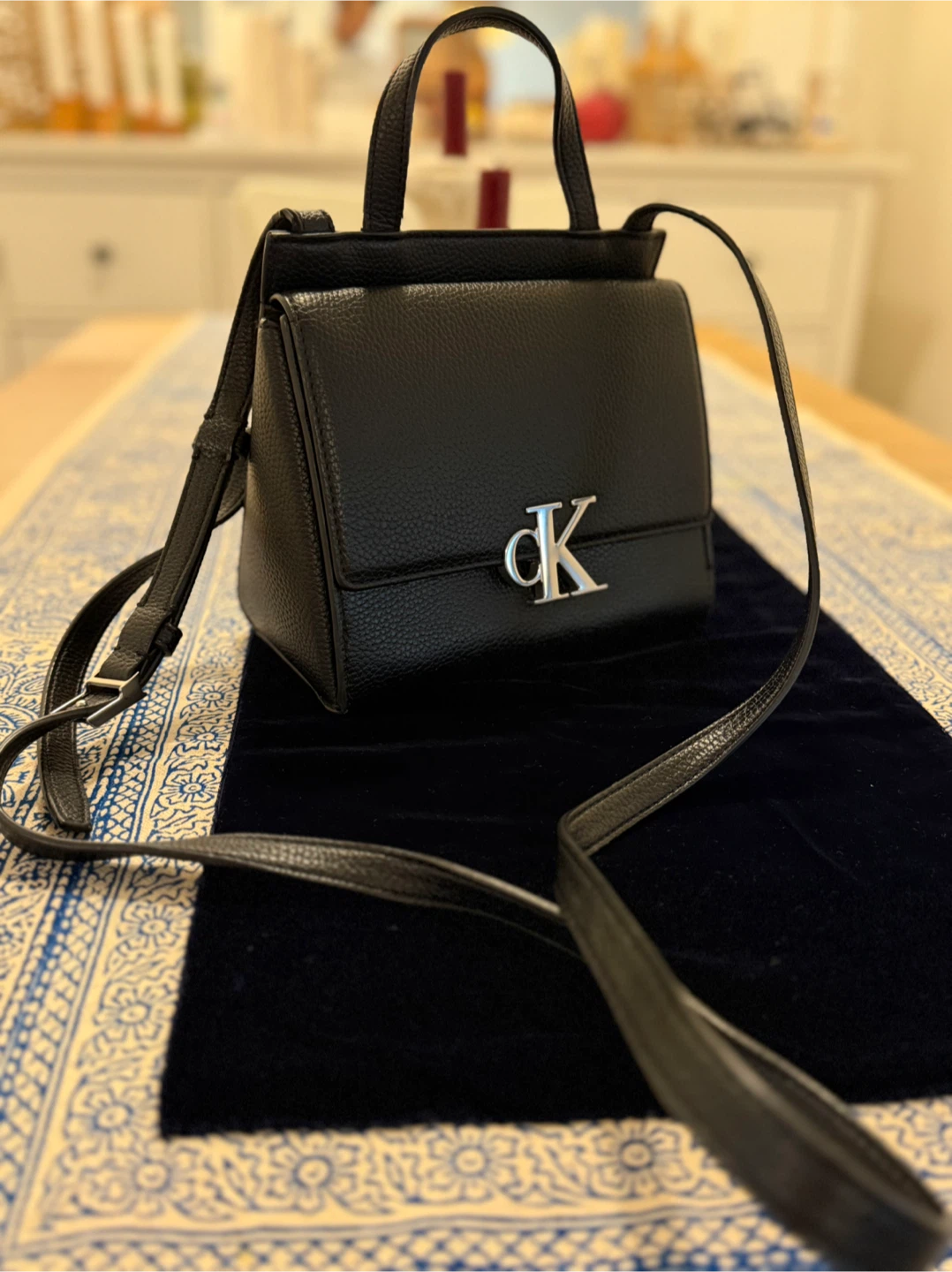 Calvin Klein Black Pebble Leather Handbag - photo 2