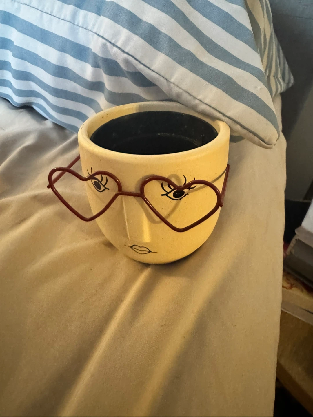 Face Planter Pot with Heart Glasses