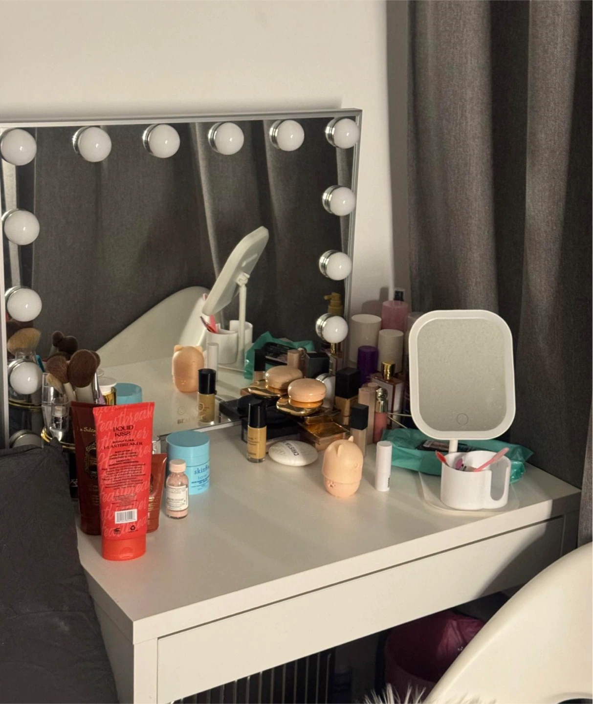 Vanity Desk with Mirror and Lights - 120$ for BOTH