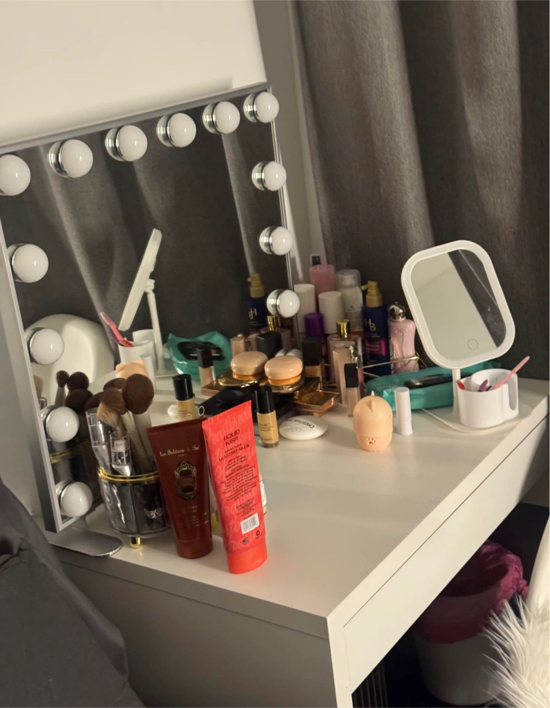 Vanity Desk with Mirror and Lights - 120$ for BOTH - photo 2
