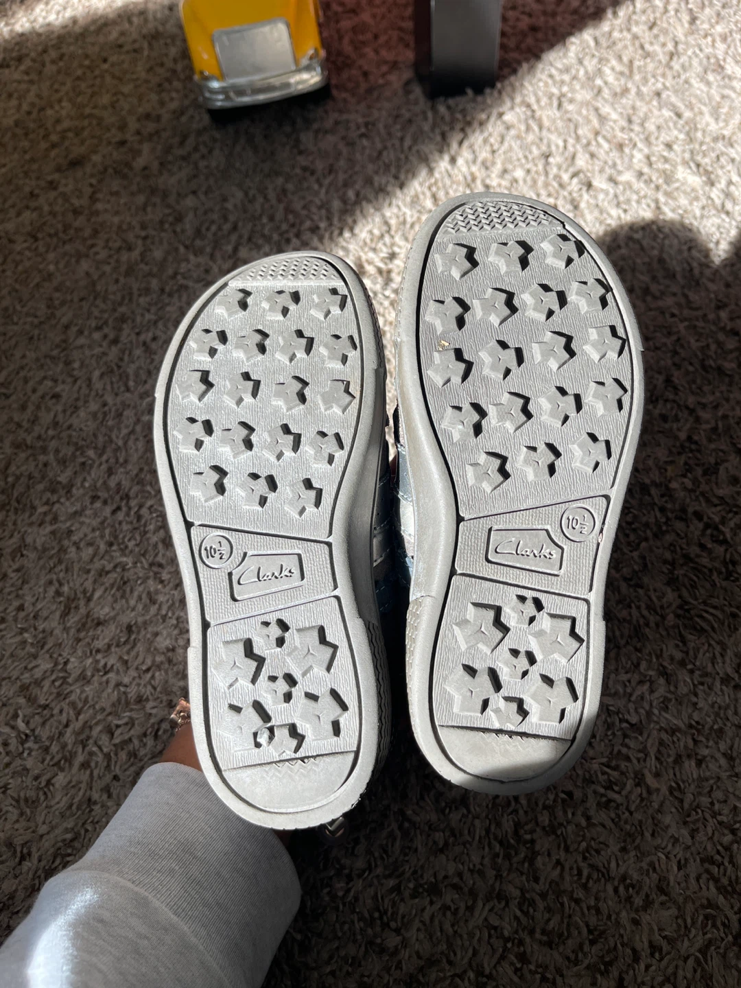 Clarks Kids Shoes Size 10.5 Toddler Silver Velcro Sneakers - photo 2
