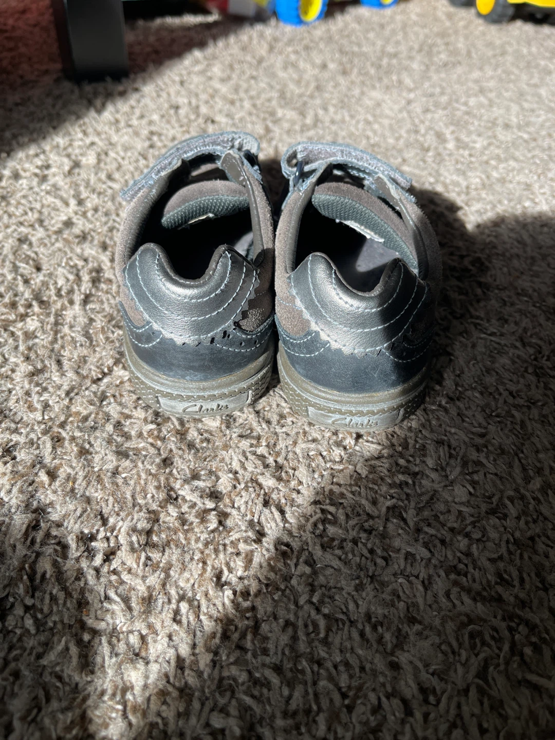 Clarks Kids Shoes Size 10.5 Toddler Silver Velcro Sneakers - photo 3