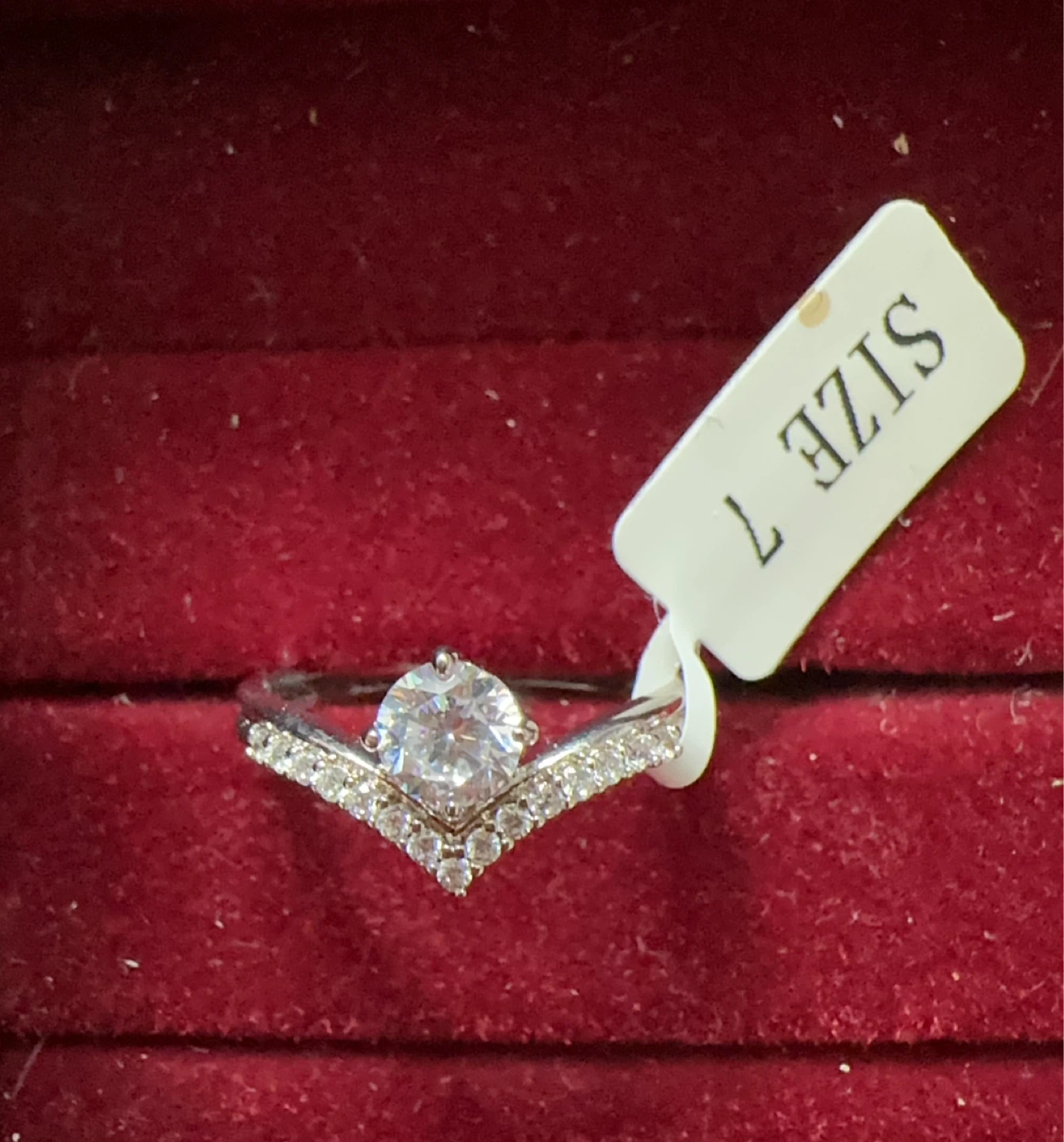 Size 7 V-Shape s925 Ring with Clear Stones