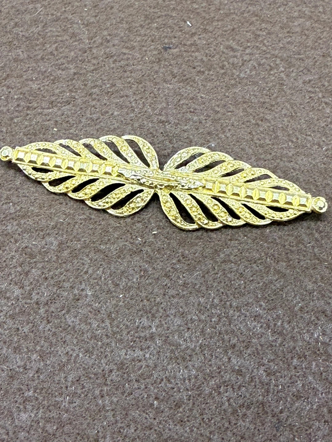 Vintage Gold Tone Ornate Leaf Brooch Pin - photo 2