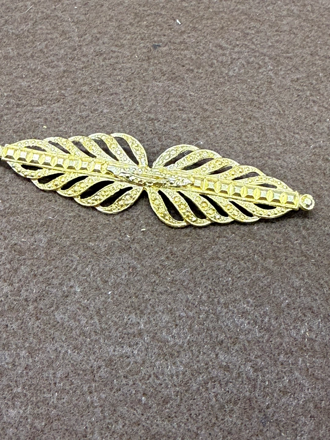 Vintage Gold Tone Ornate Leaf Brooch Pin