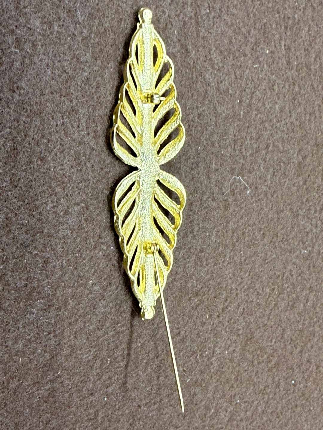 Vintage Gold Tone Ornate Leaf Brooch Pin - photo 4