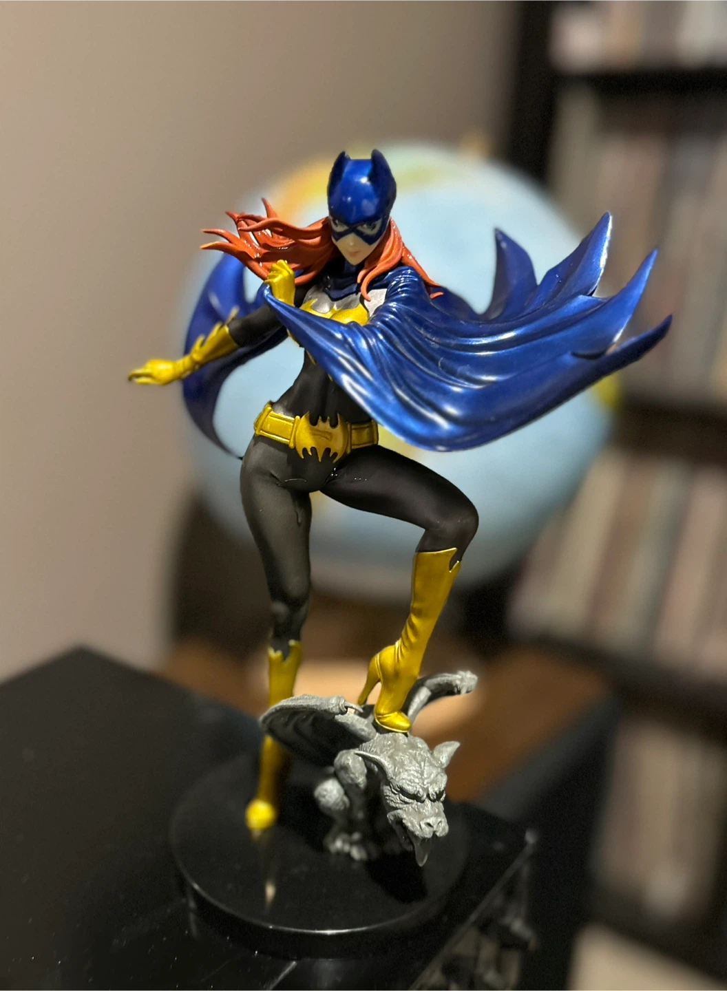 DC Comics Batgirl Figurine - photo 2