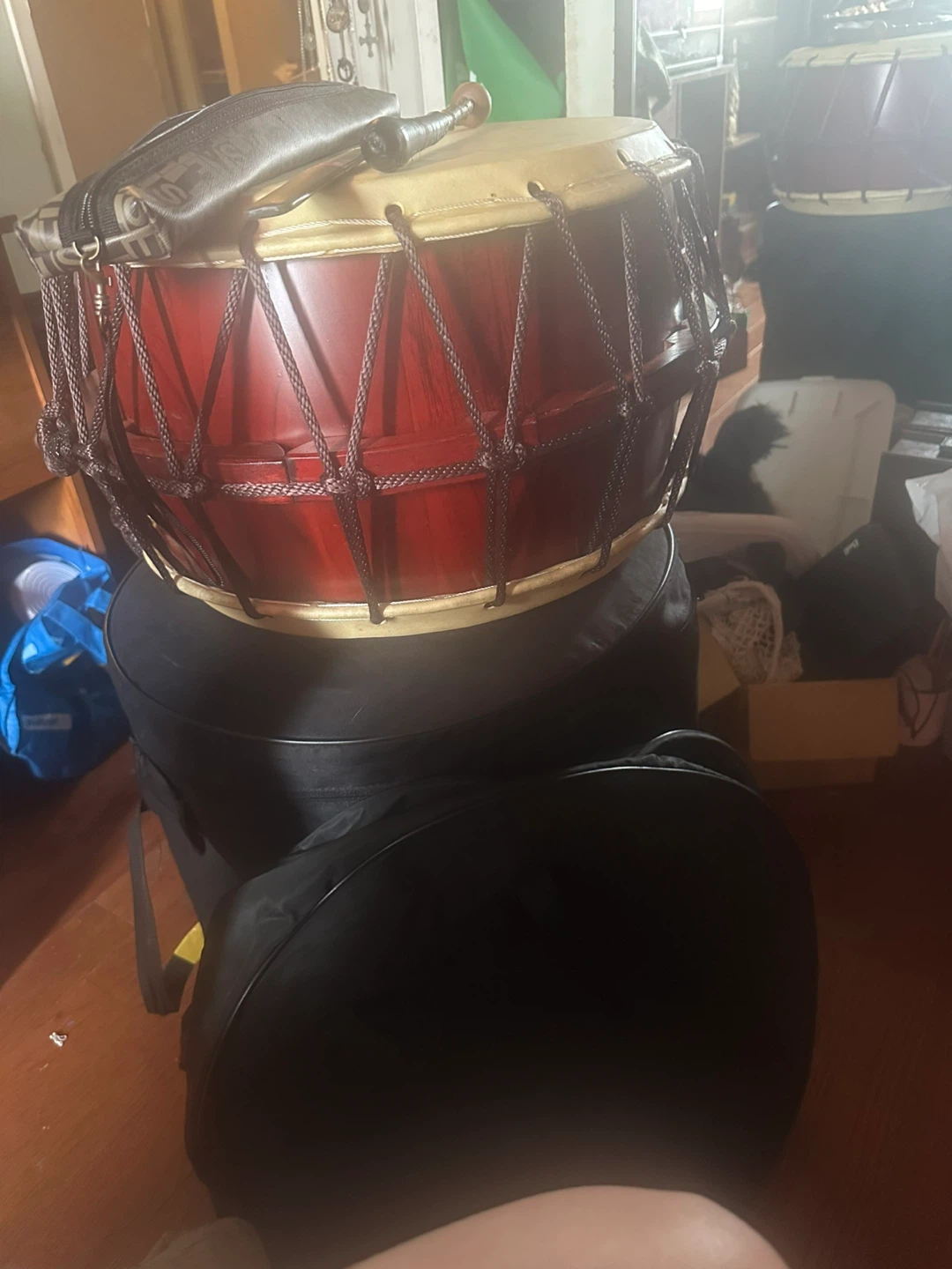 2 Drums with mallets and carrying bag