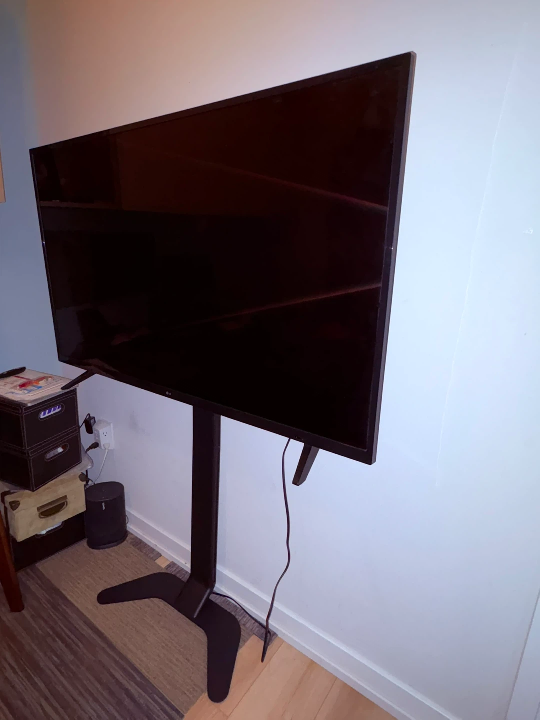 Tv and stand for it - photo 2