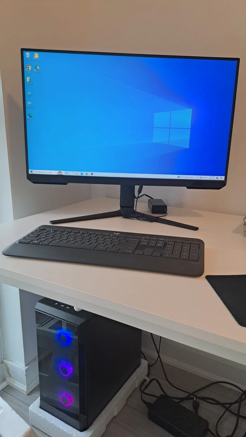 Selling Desktop Computer + SSD + Gaming Monitor