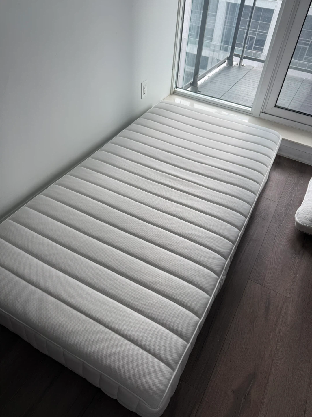 IKEA VALEVÅG Twin Mattress - photo 4