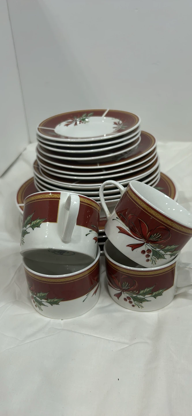 Gibson Christmas Holly Berry Ribbon Ceramic Dinnerware Set