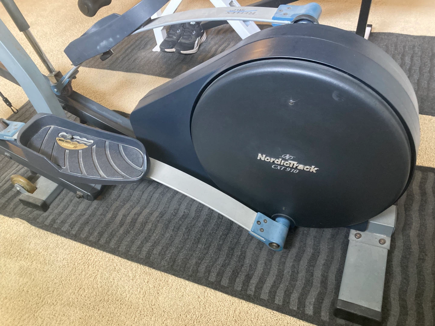 NordicTrack CX 910 Elliptical - photo 2