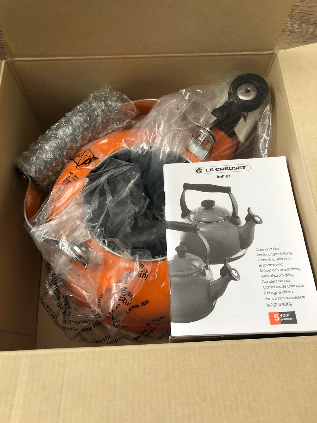 New in box, Le creuset kettle - photo 2