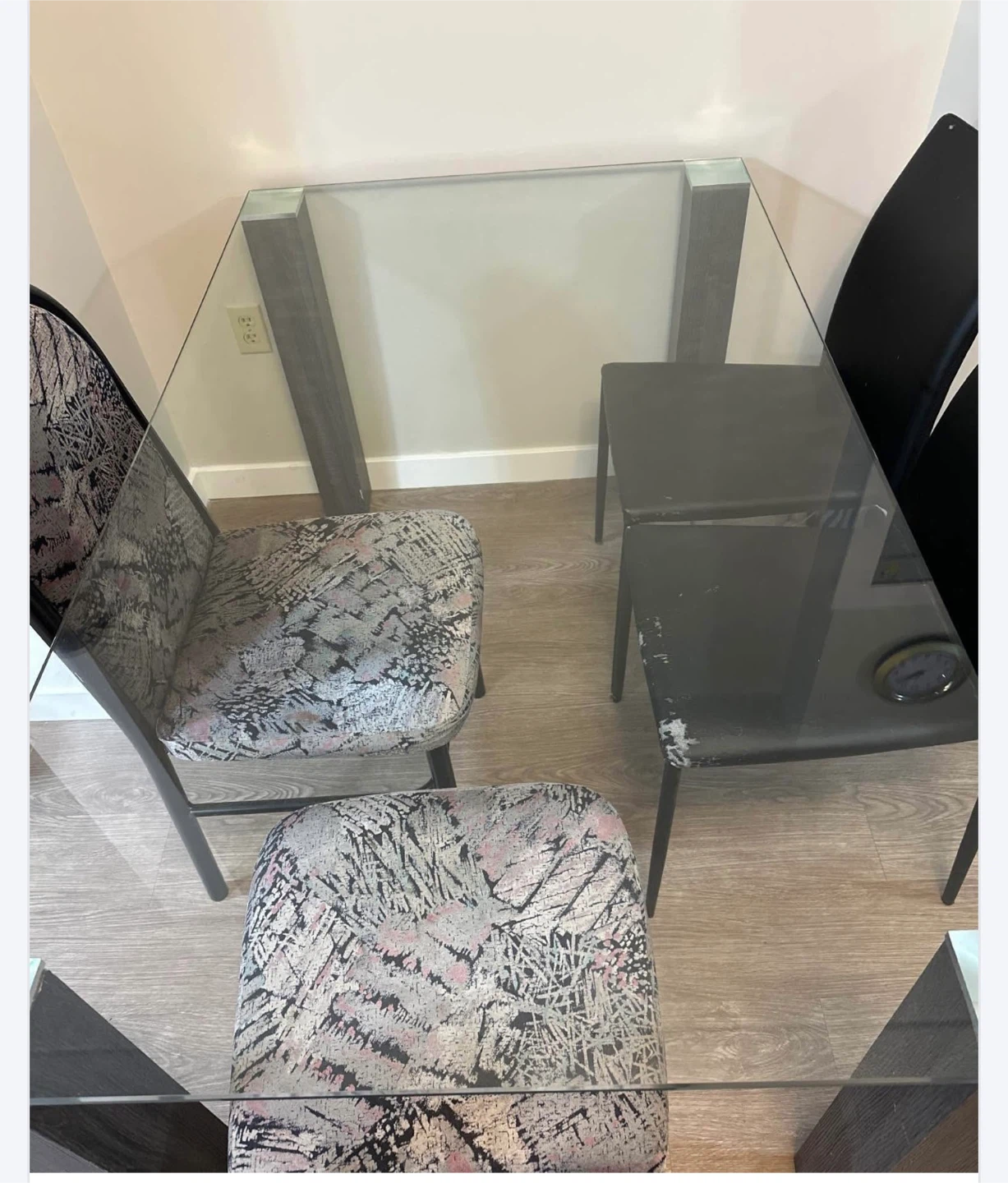 🧡Glass Top Dining Table with Dark Wood Legs