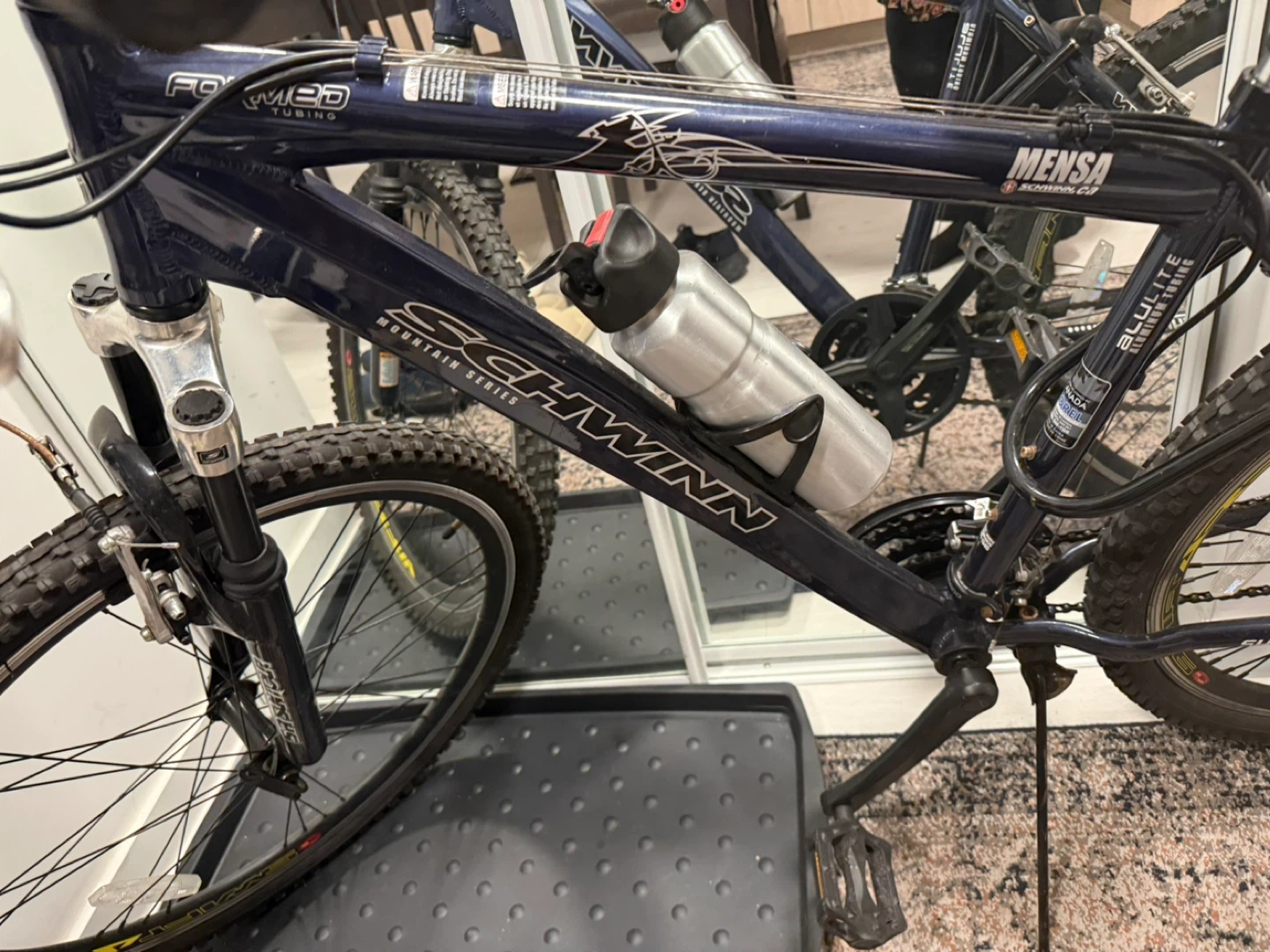 Schwinn MENSA Mountain Series Bike