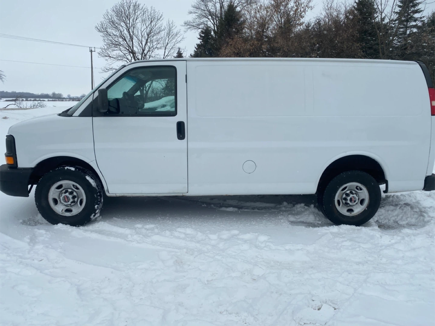 GMC Savana Cargo Van - photo 3