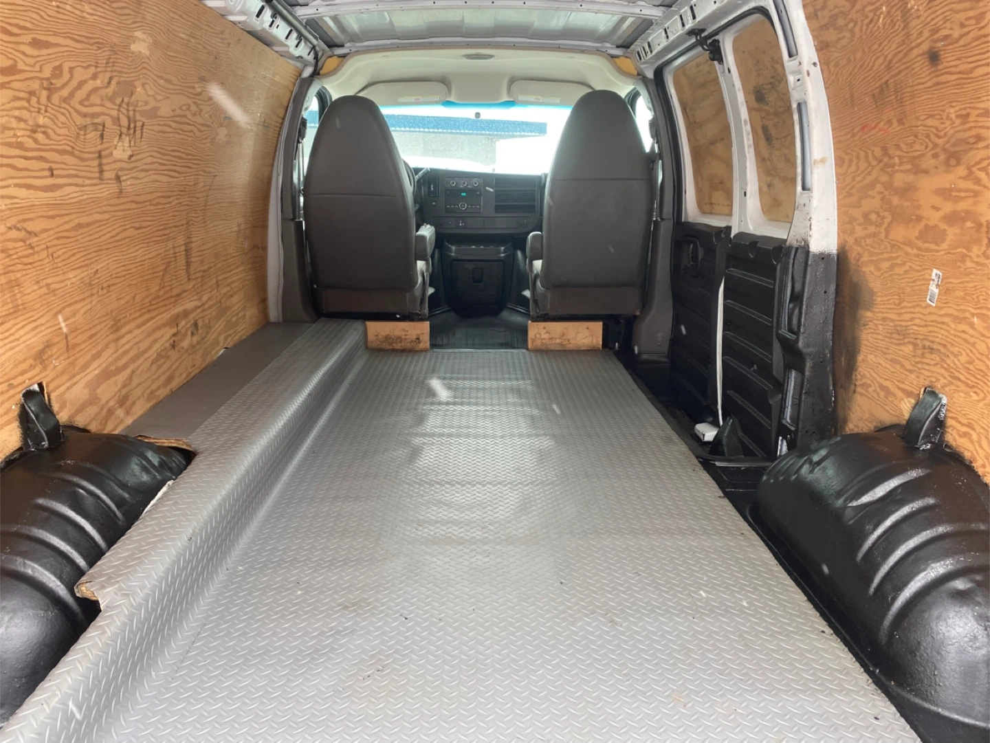 GMC Savana Cargo Van - photo 5